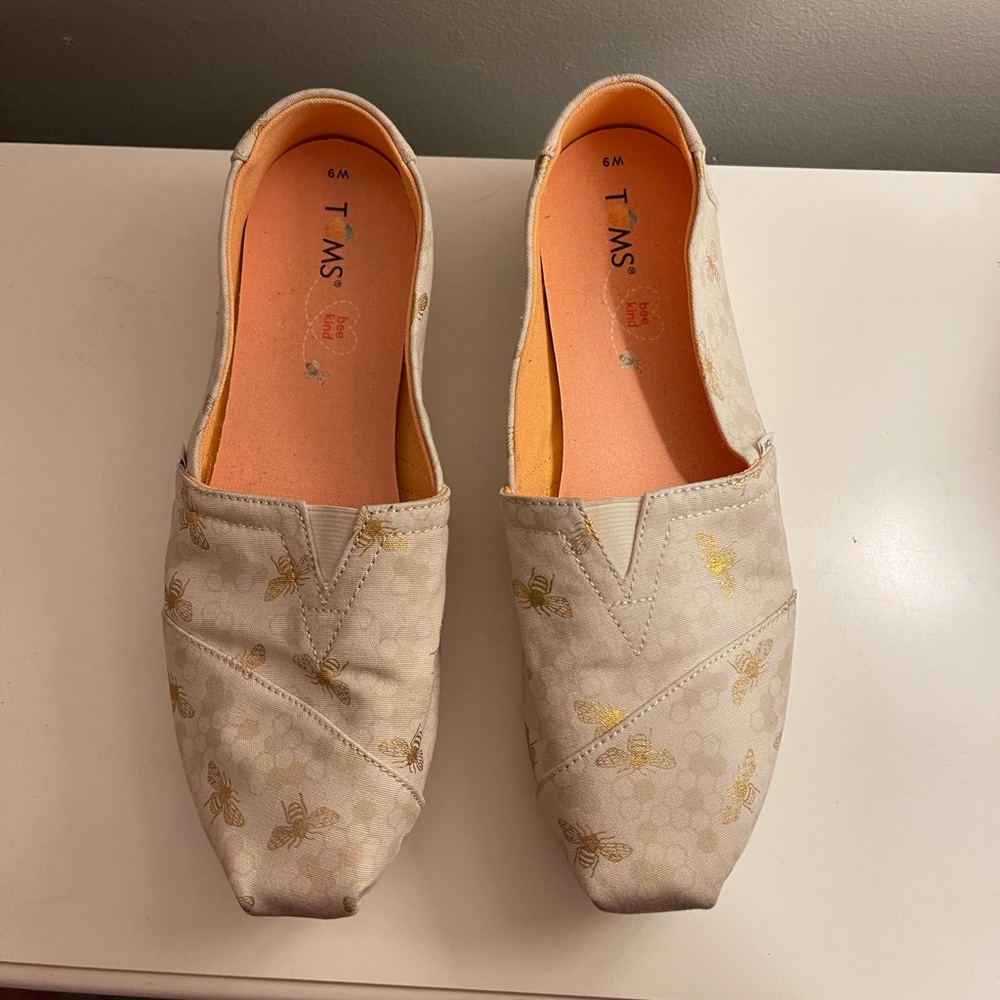 Bee Kind Toms Flats